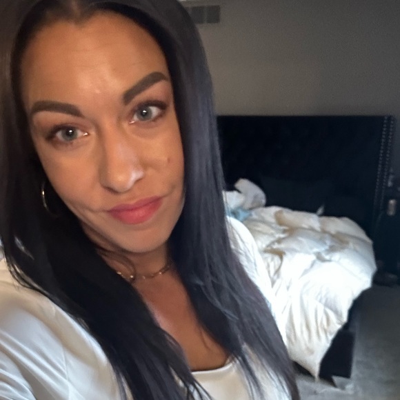 Meet your Posher, Shea - Picture 2 of 2